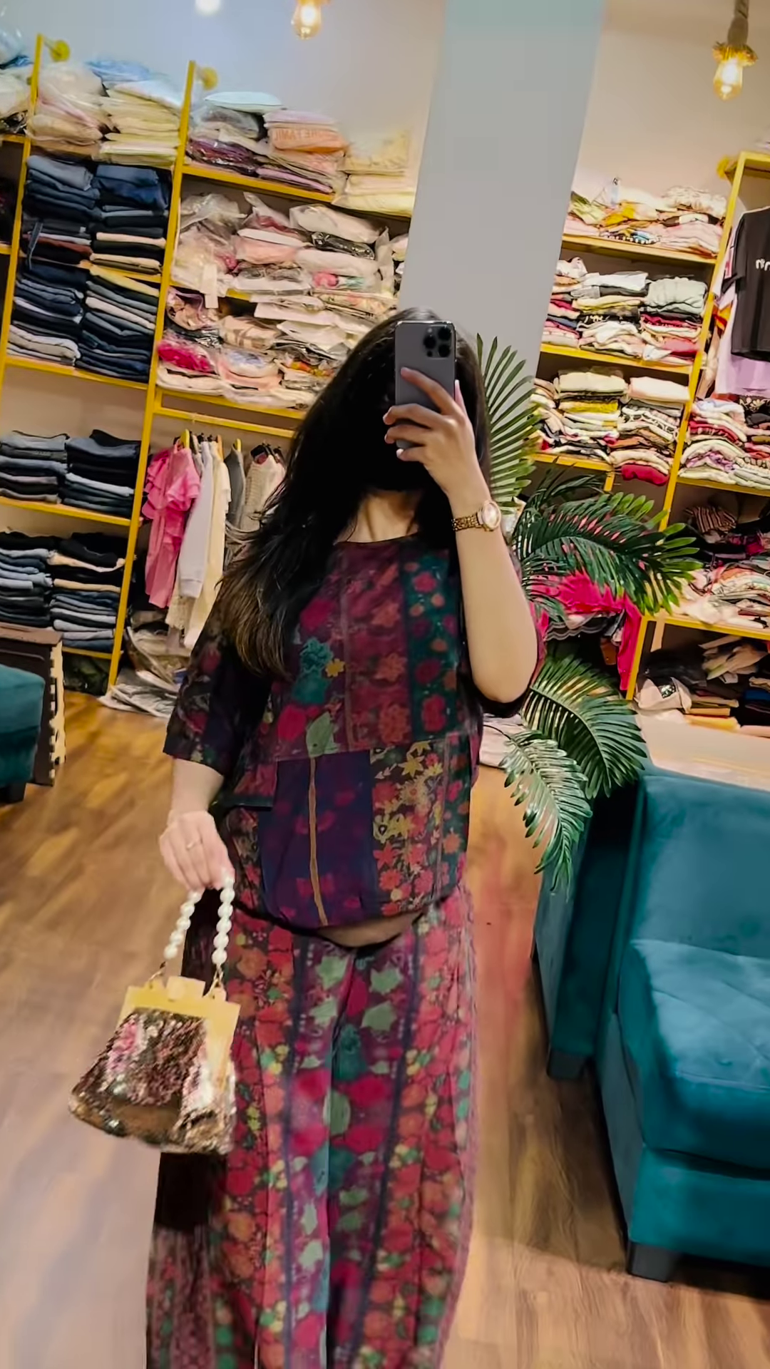 Women’s Multicolor Printed Kurta with Pearl Handle Mini Bag – Ethnicwear Store Mirror Portrait Look