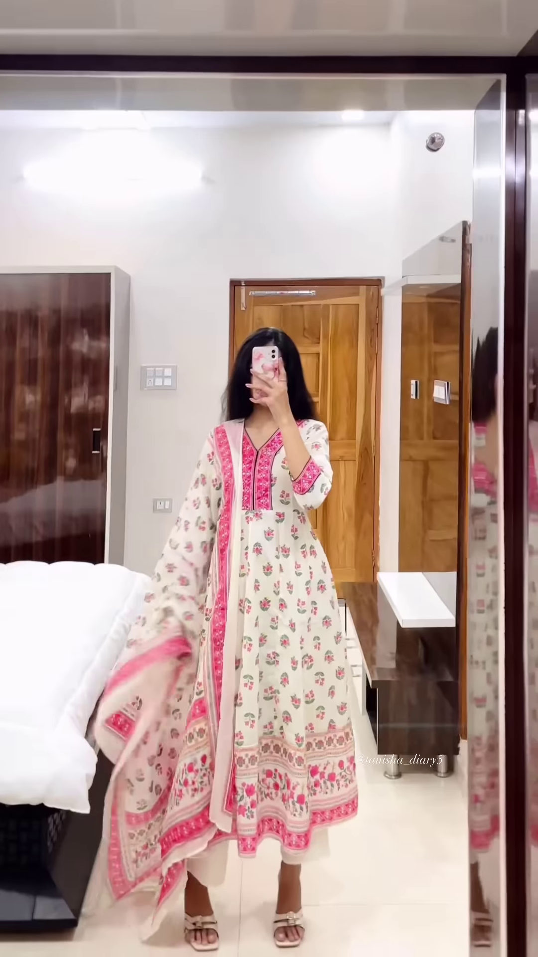 Women’s Yellow Floral Printed Kurti with Red Neckline Border – Ethnic Everyday Ensemble with Seasonal Charm - Image 6