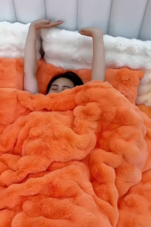 Fluffy Orange Blanket 🧡 Ultra-Soft Winter Comfort – Ideal for Lounging & Layering